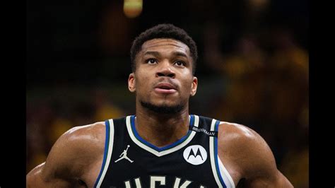 How to pronounce GIANNIS ANTETOKOUNMPO.